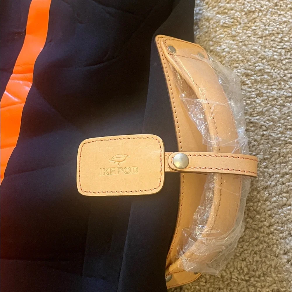IKEPOD Black and Tan Tote Bag
